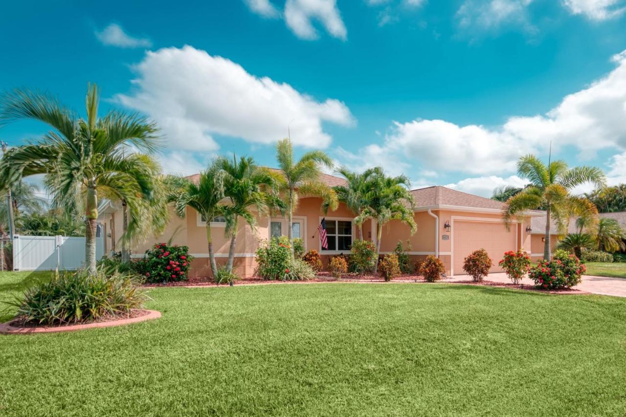 Villa Holiday Sunrise Cape Coral Exterior photo