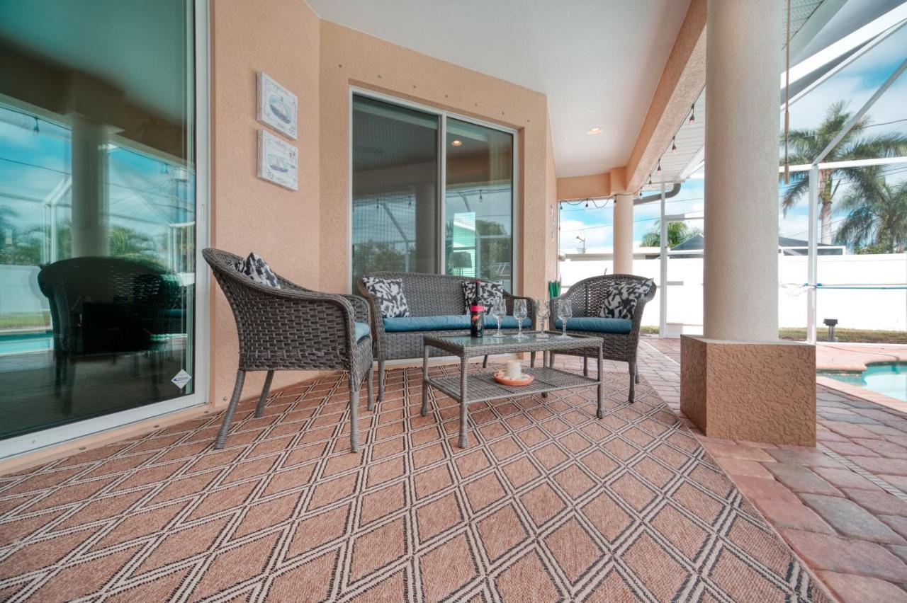 Villa Holiday Sunrise Cape Coral Exterior photo