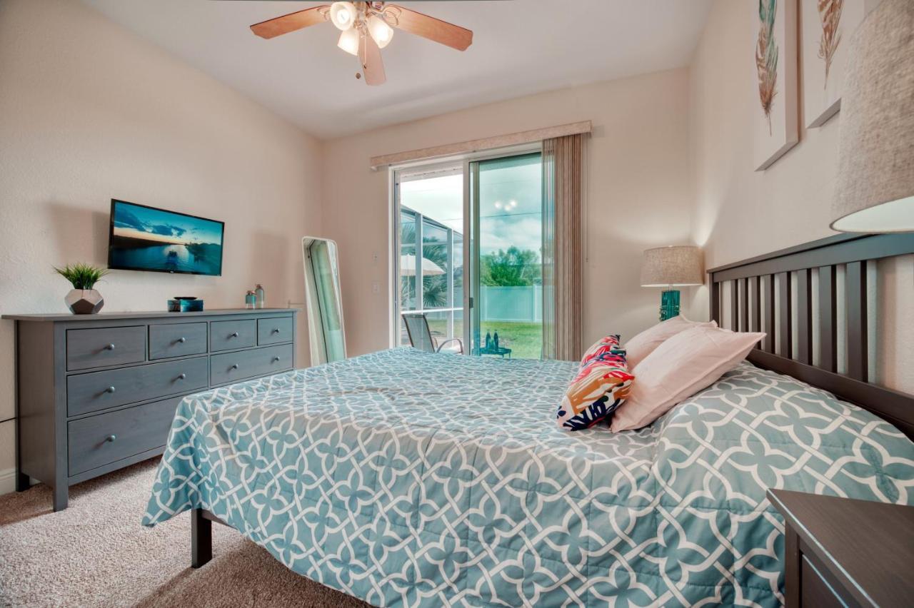 Villa Holiday Sunrise Cape Coral Exterior photo