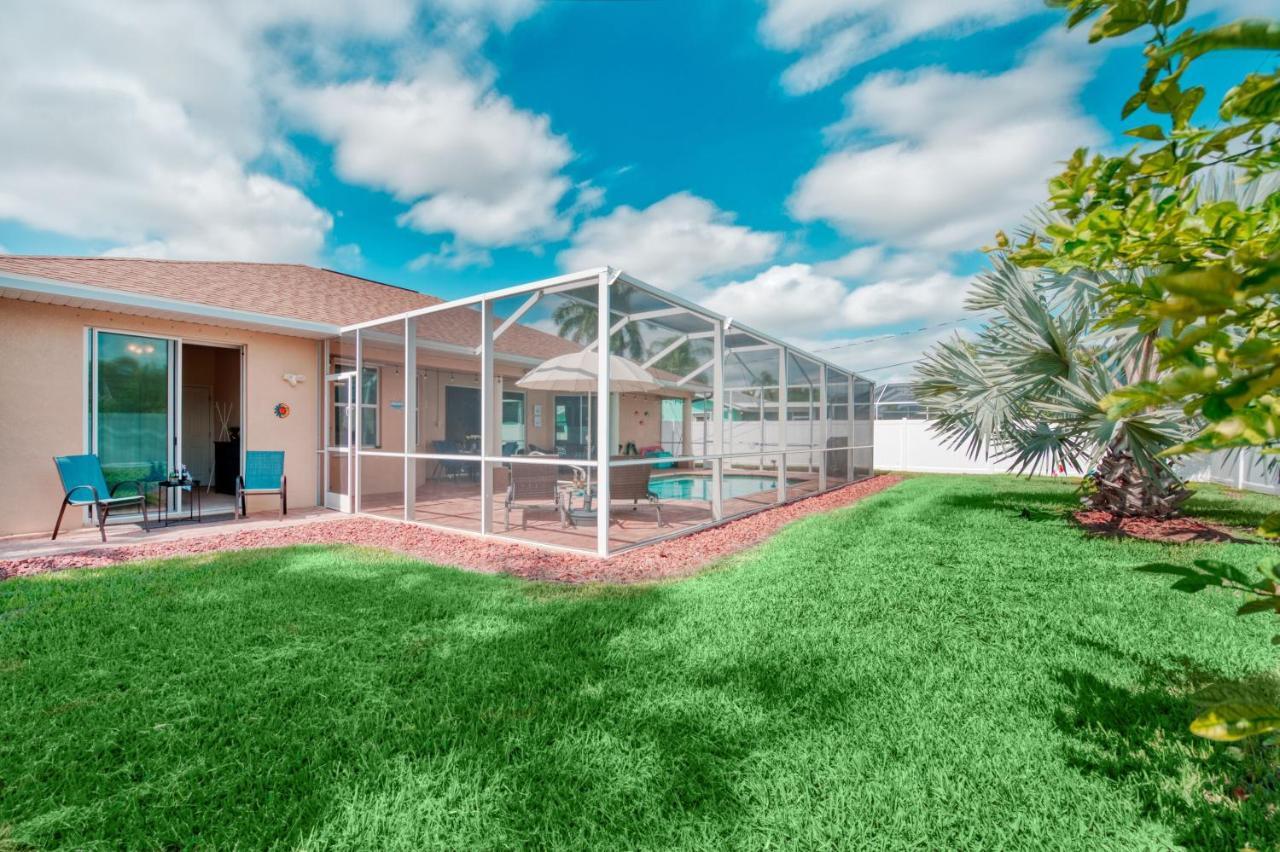 Villa Holiday Sunrise Cape Coral Exterior photo