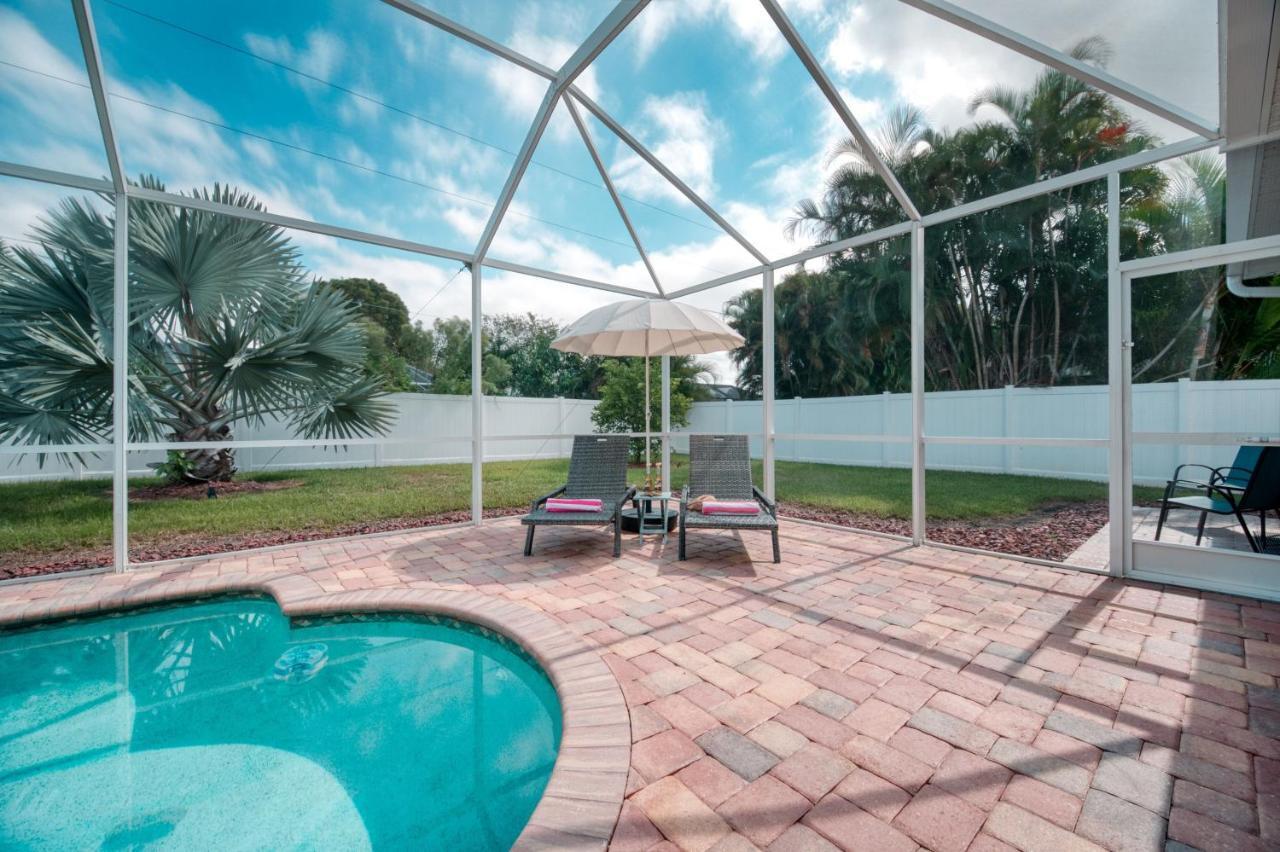 Villa Holiday Sunrise Cape Coral Exterior photo