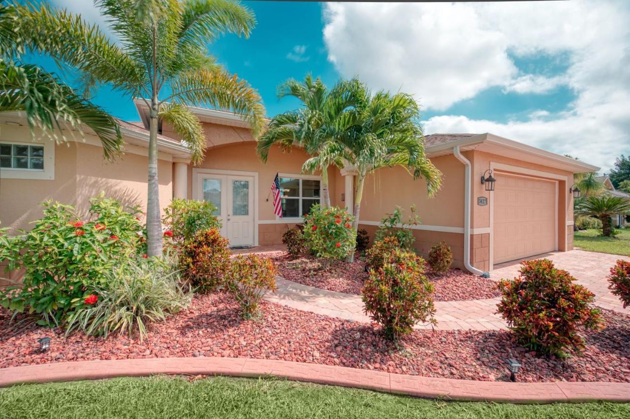 Villa Holiday Sunrise Cape Coral Exterior photo