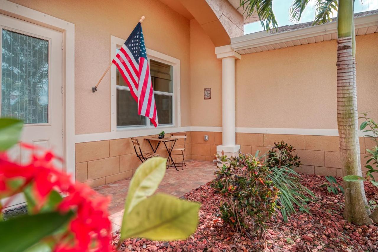 Villa Holiday Sunrise Cape Coral Exterior photo