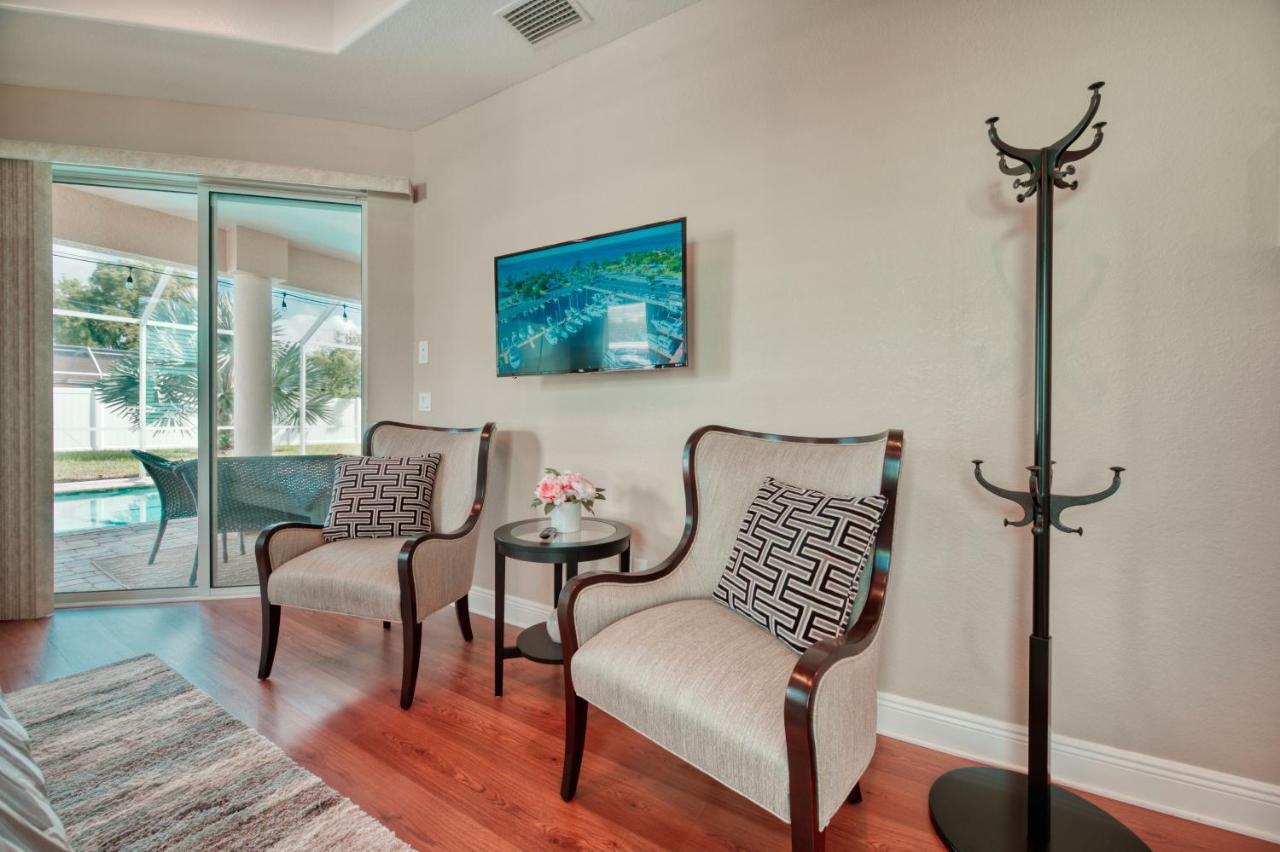 Villa Holiday Sunrise Cape Coral Exterior photo