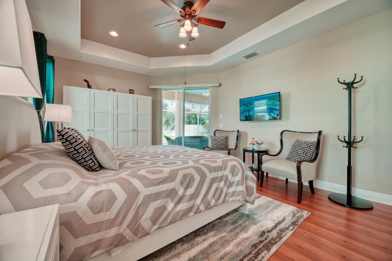 Villa Holiday Sunrise Cape Coral Exterior photo
